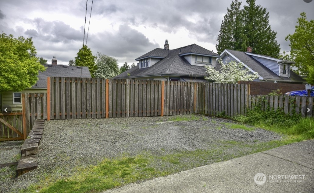 4823 40th Avenue B&c Property Photo