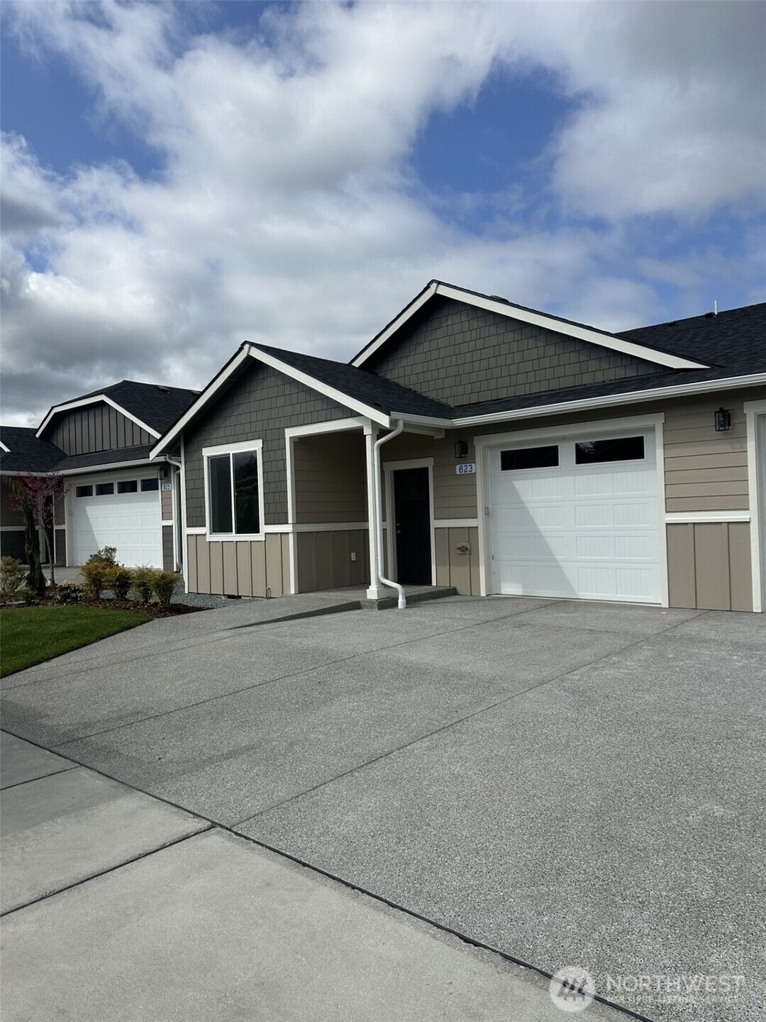 823 Parkland Loop Property Photo 1