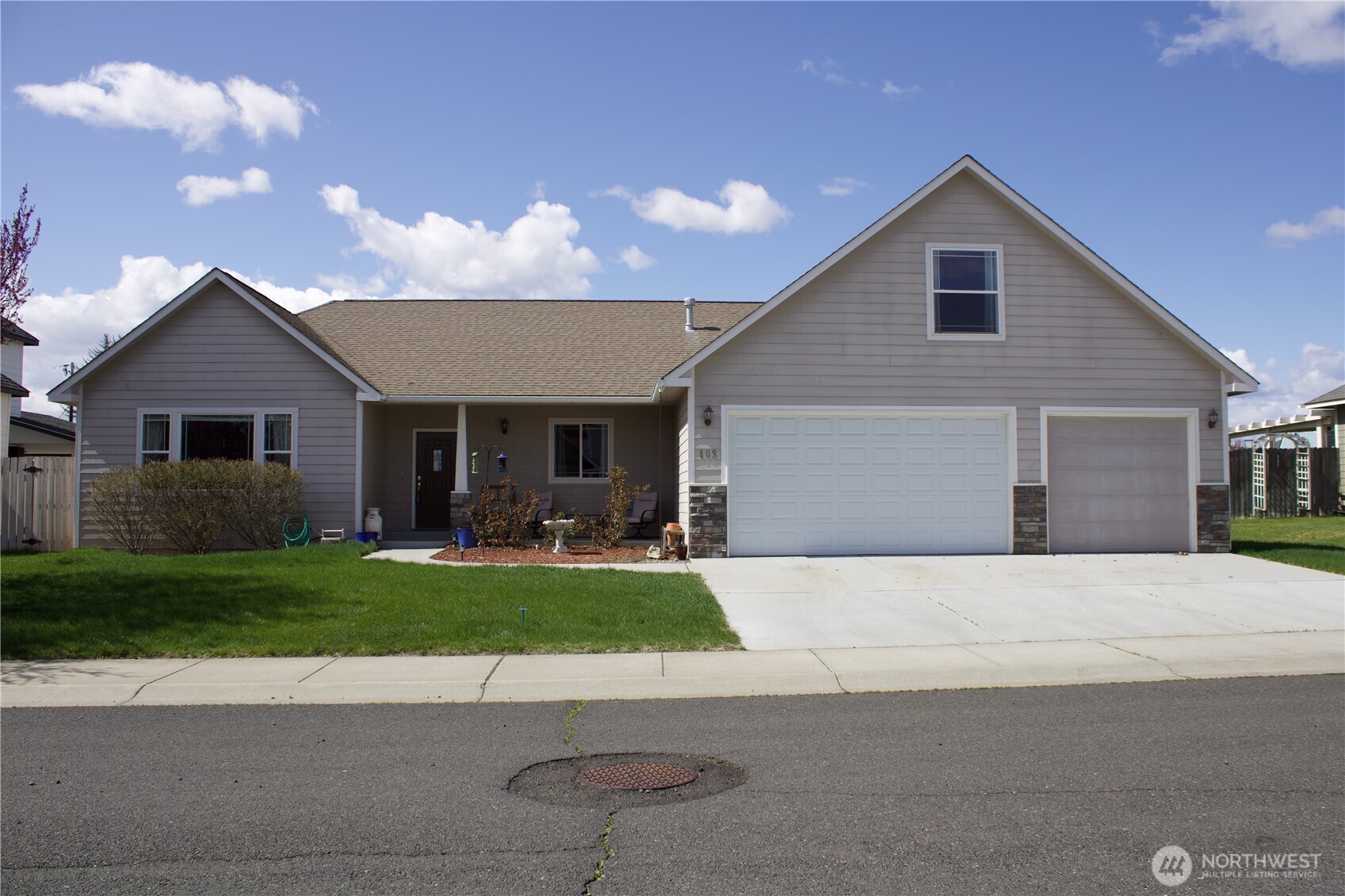 408 S 93rd Avenue Property Photo