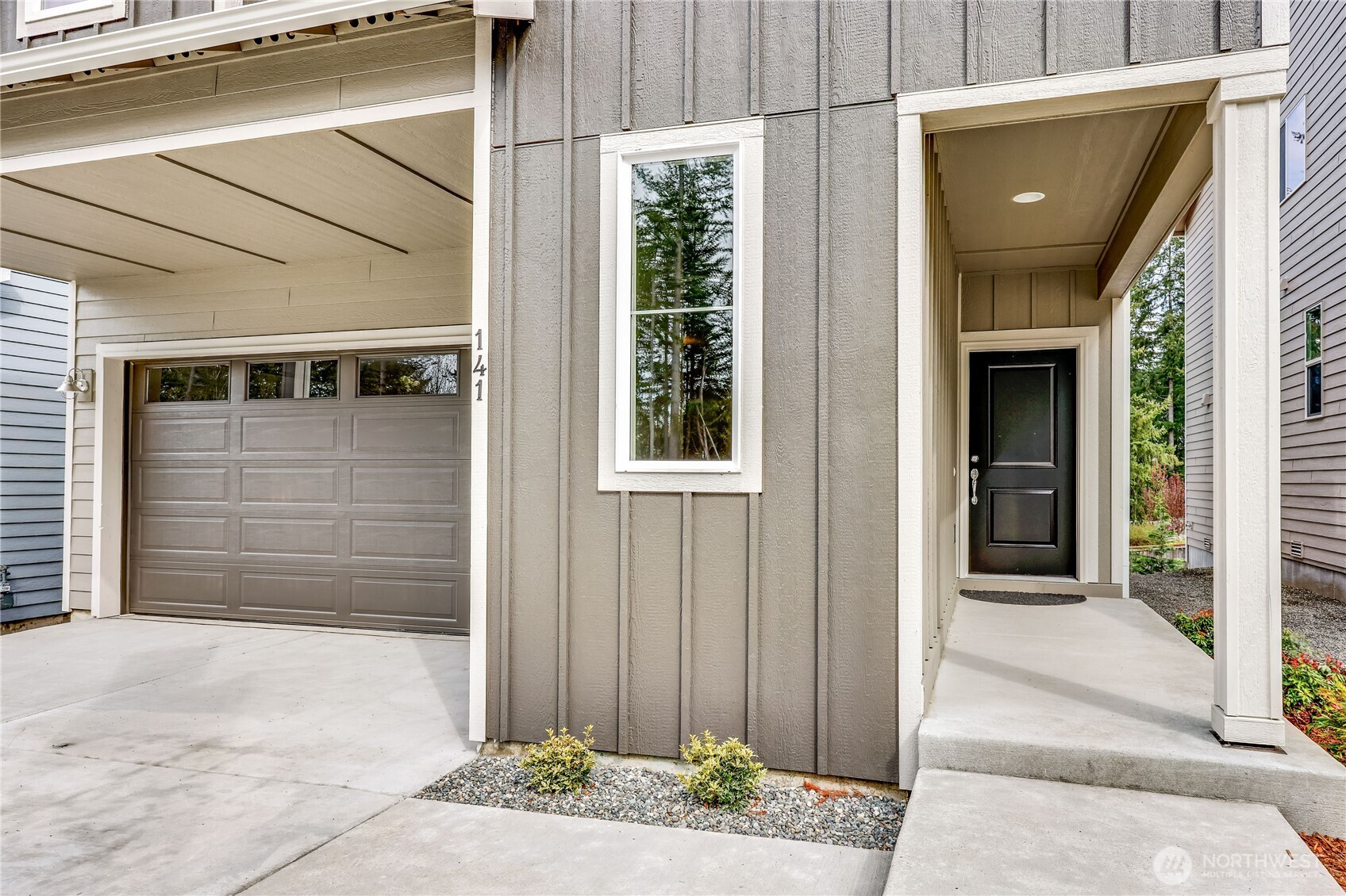 331 Ne Shadowhawk Lane Property Photo 3