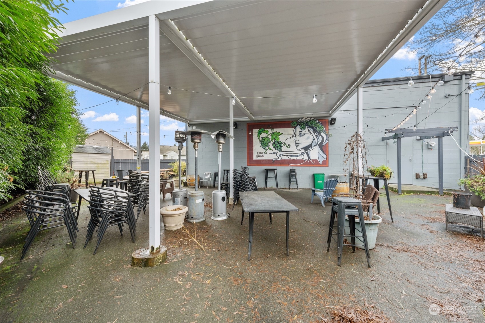 351 Park Avenue Property Photo 10