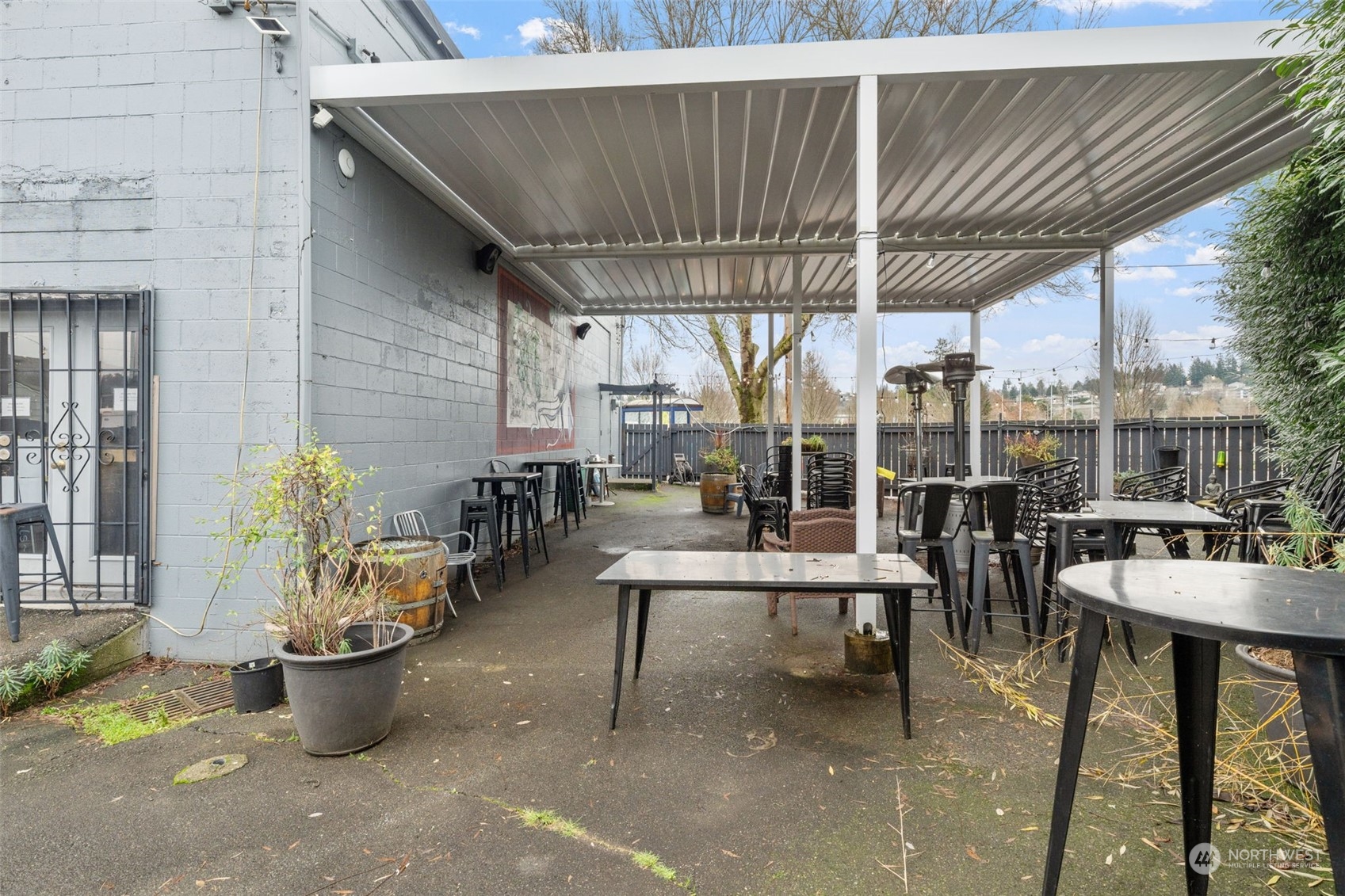 351 Park Avenue Property Photo 12