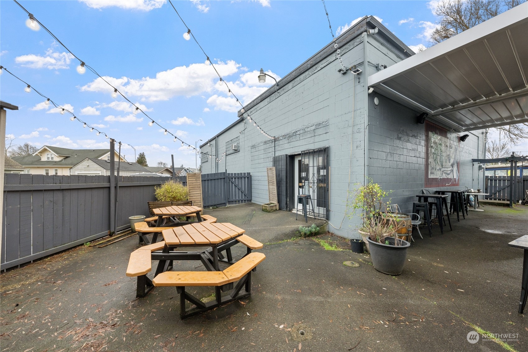 351 Park Avenue Property Photo 13