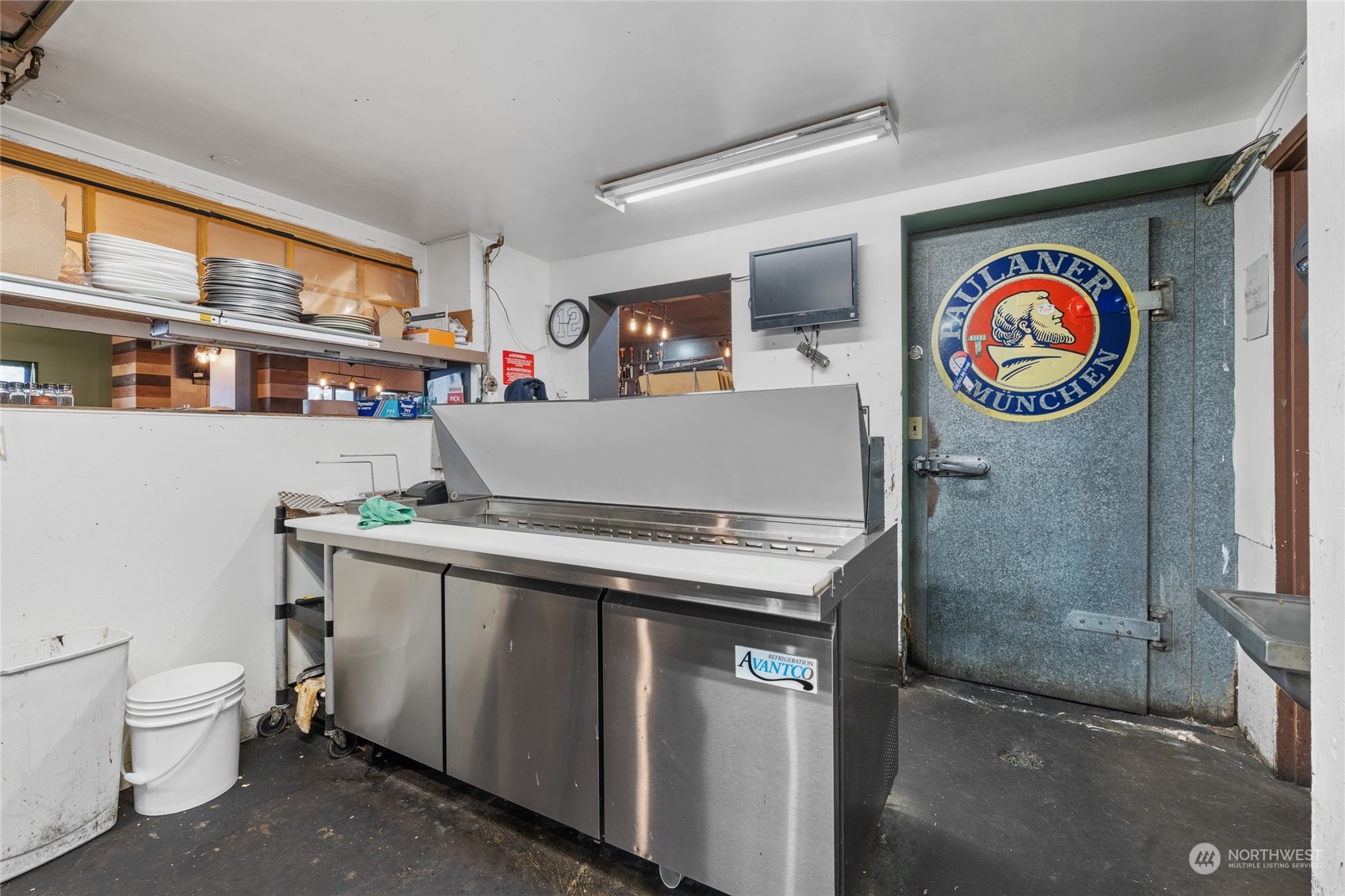 351 Park Avenue Property Photo 32