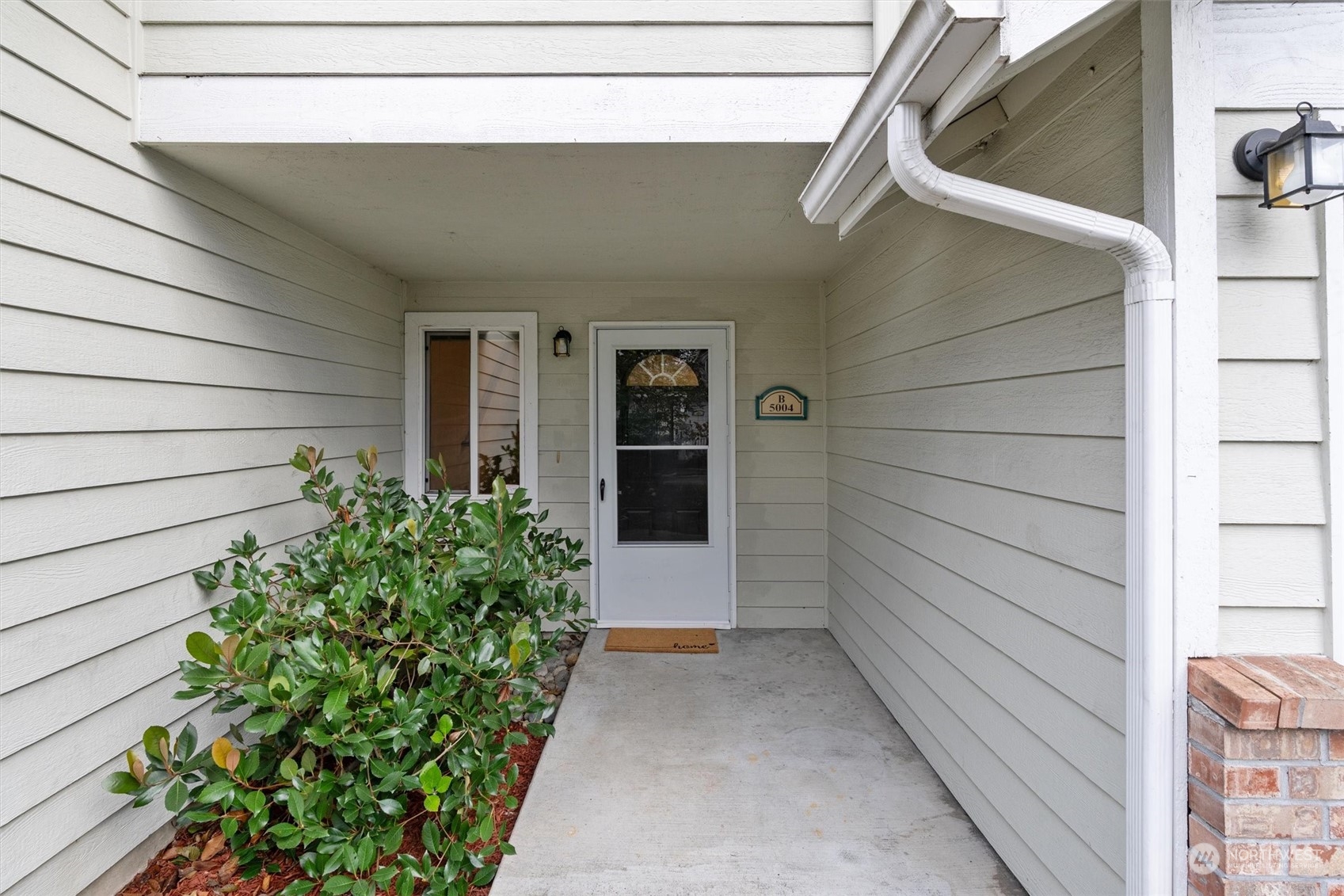 5004 168th Street B Property Photo 5
