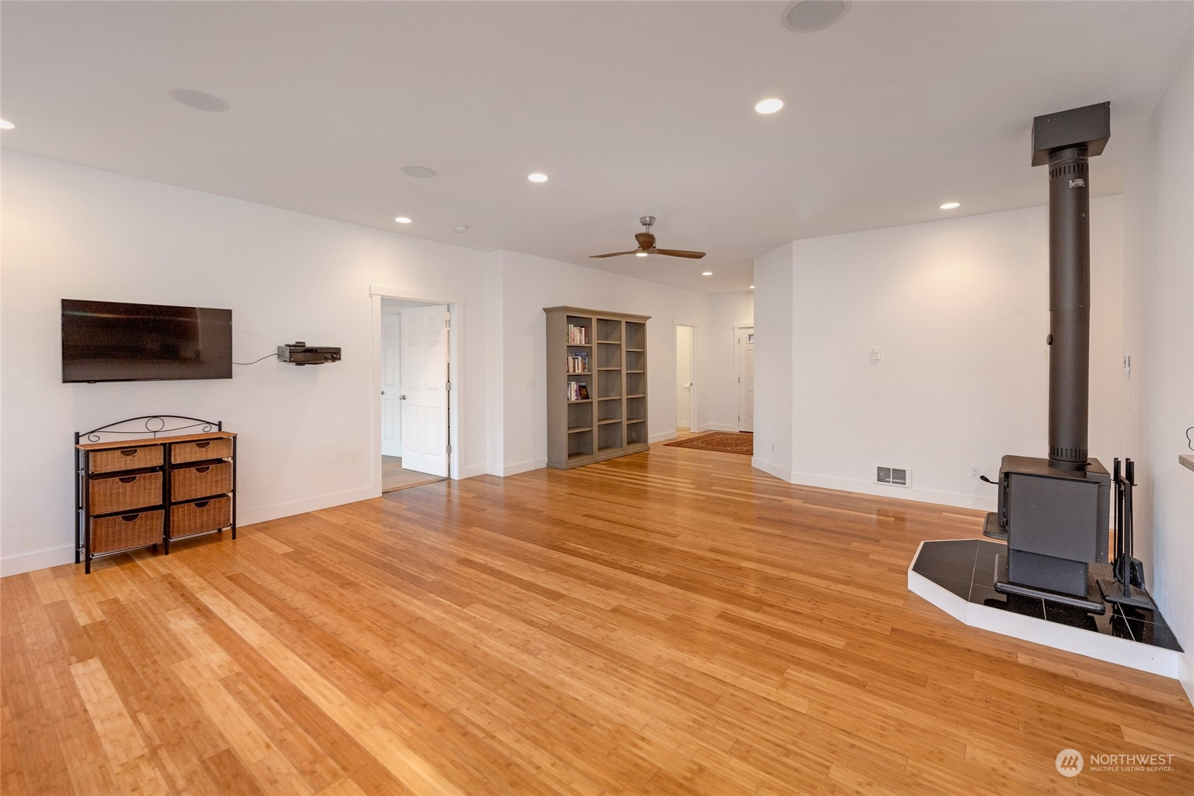303 Woodpecker Lane Property Photo 12