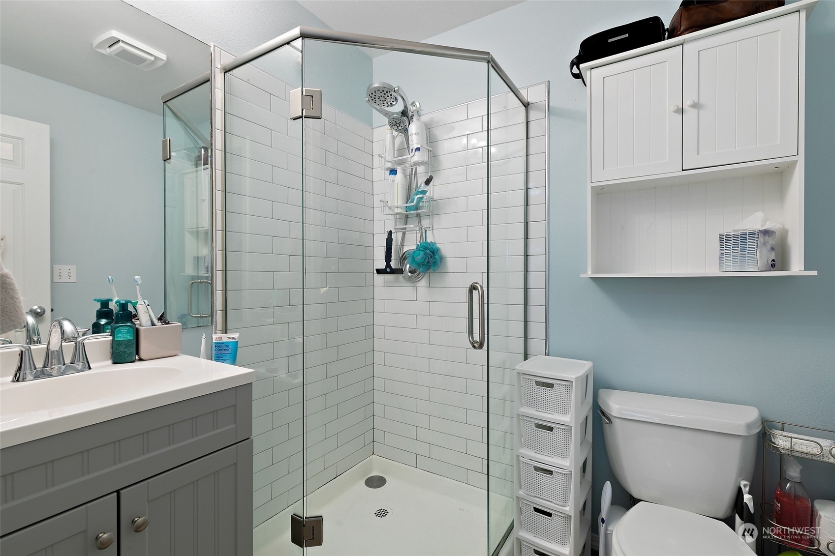 4026 Stone Way 403 Property Photo 10