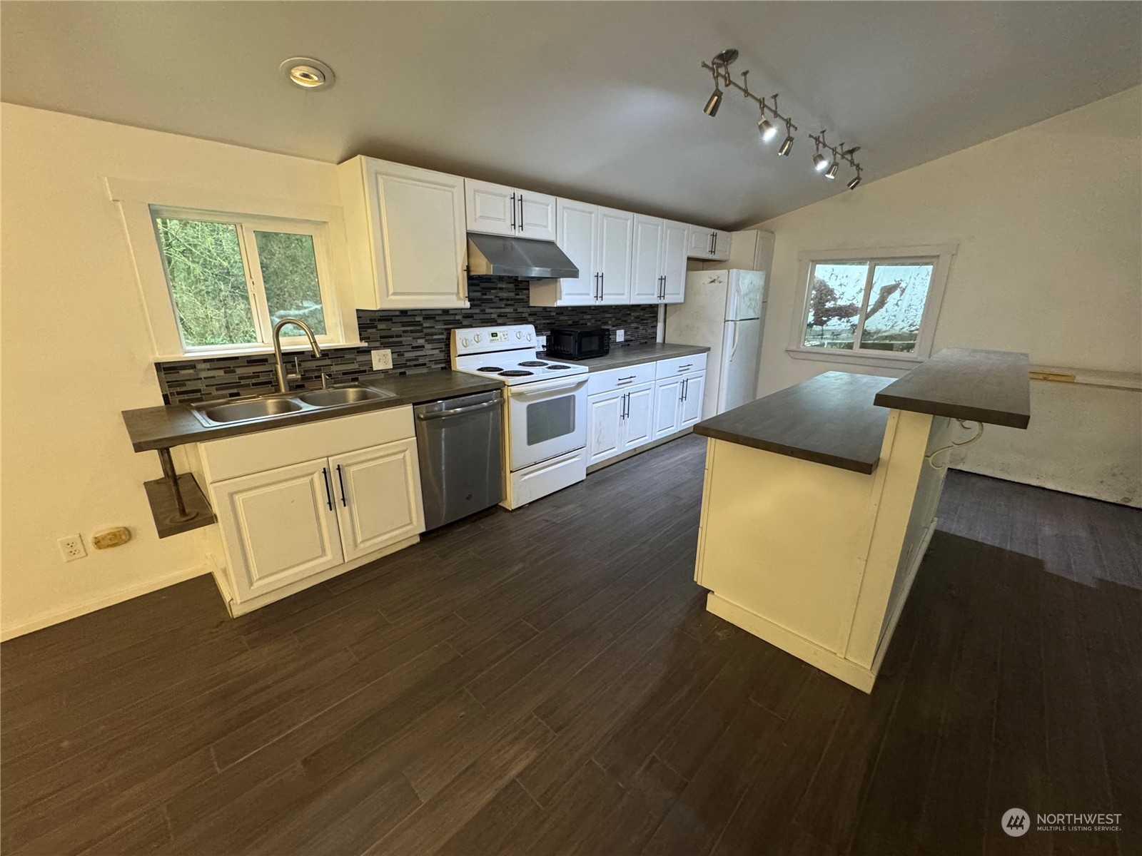 46503 Baker Loop Road Property Photo 7