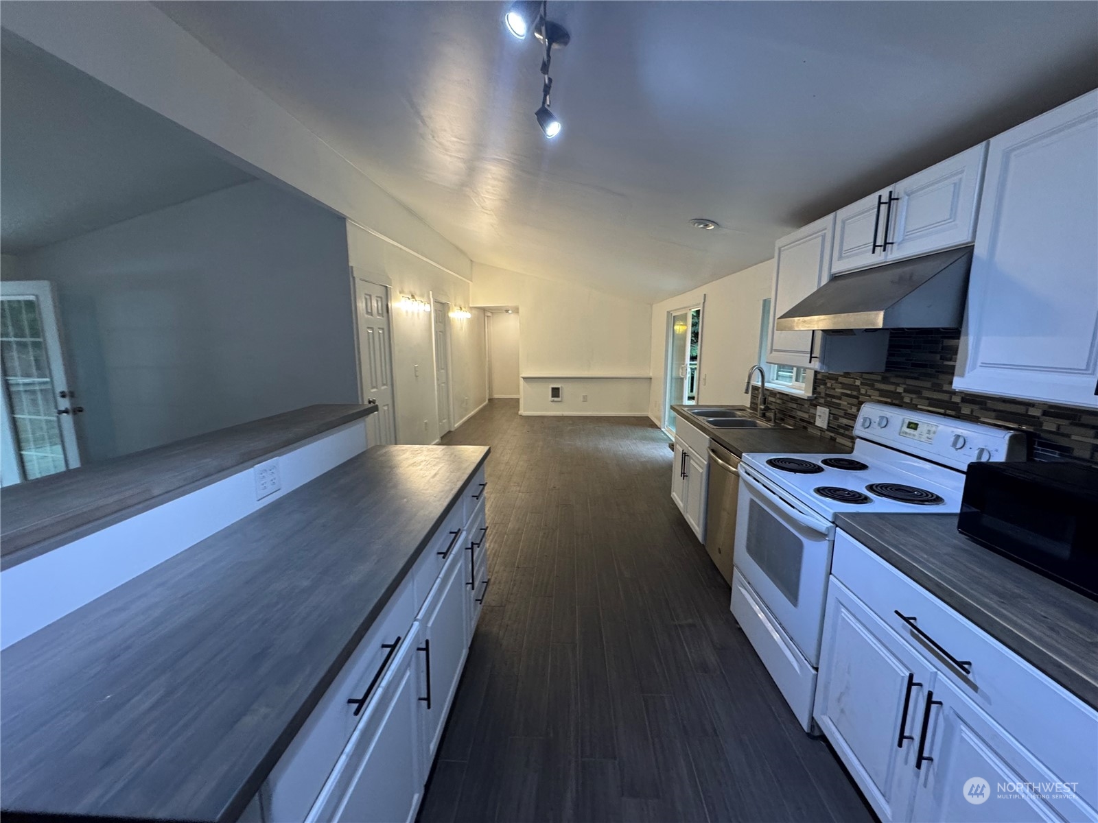 46503 Baker Loop Road Property Photo 8