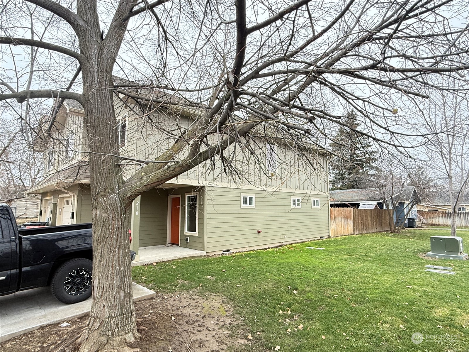218 E Whitman Drive Property Photo