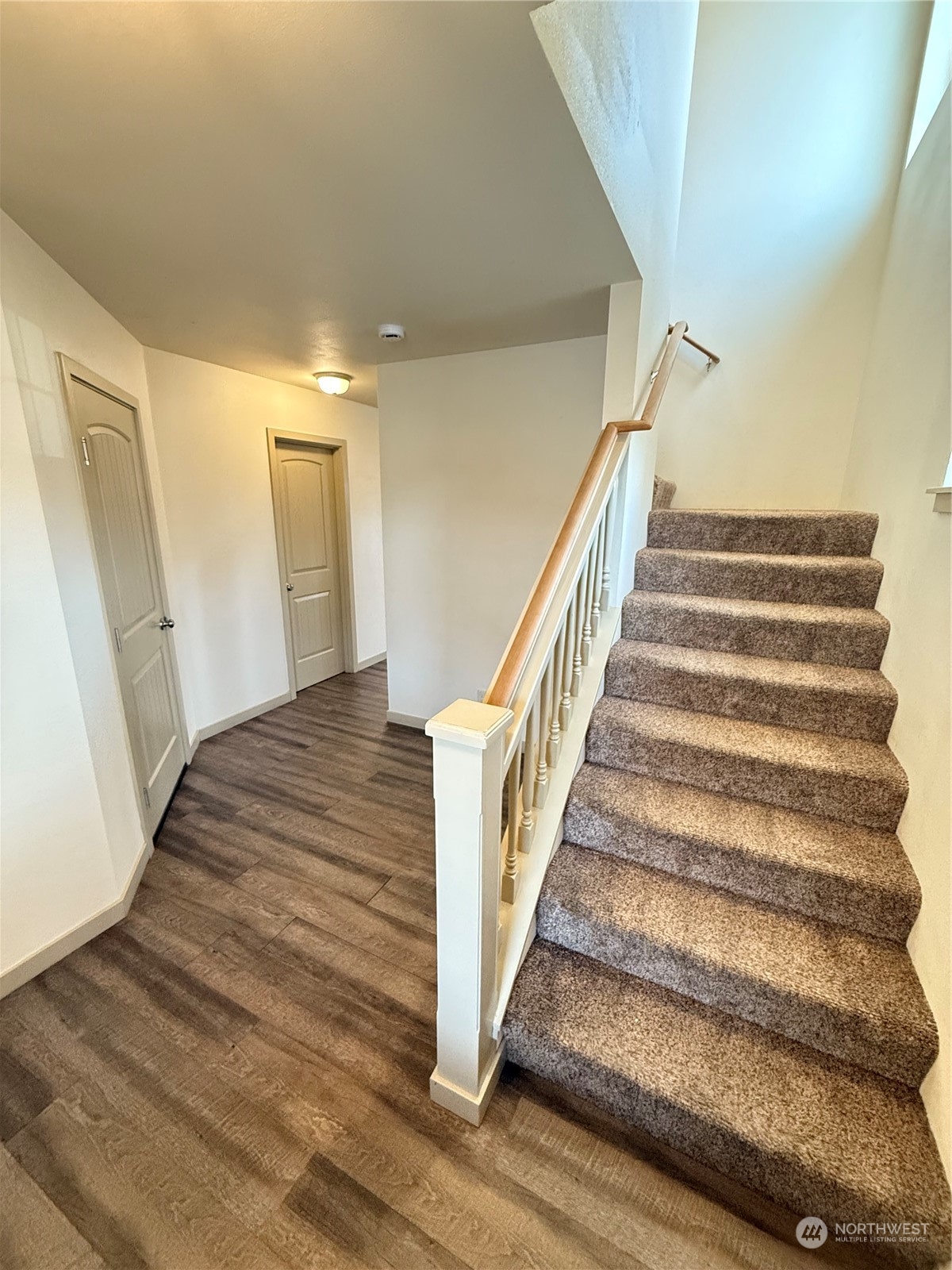 218 E Whitman Drive Property Photo 7