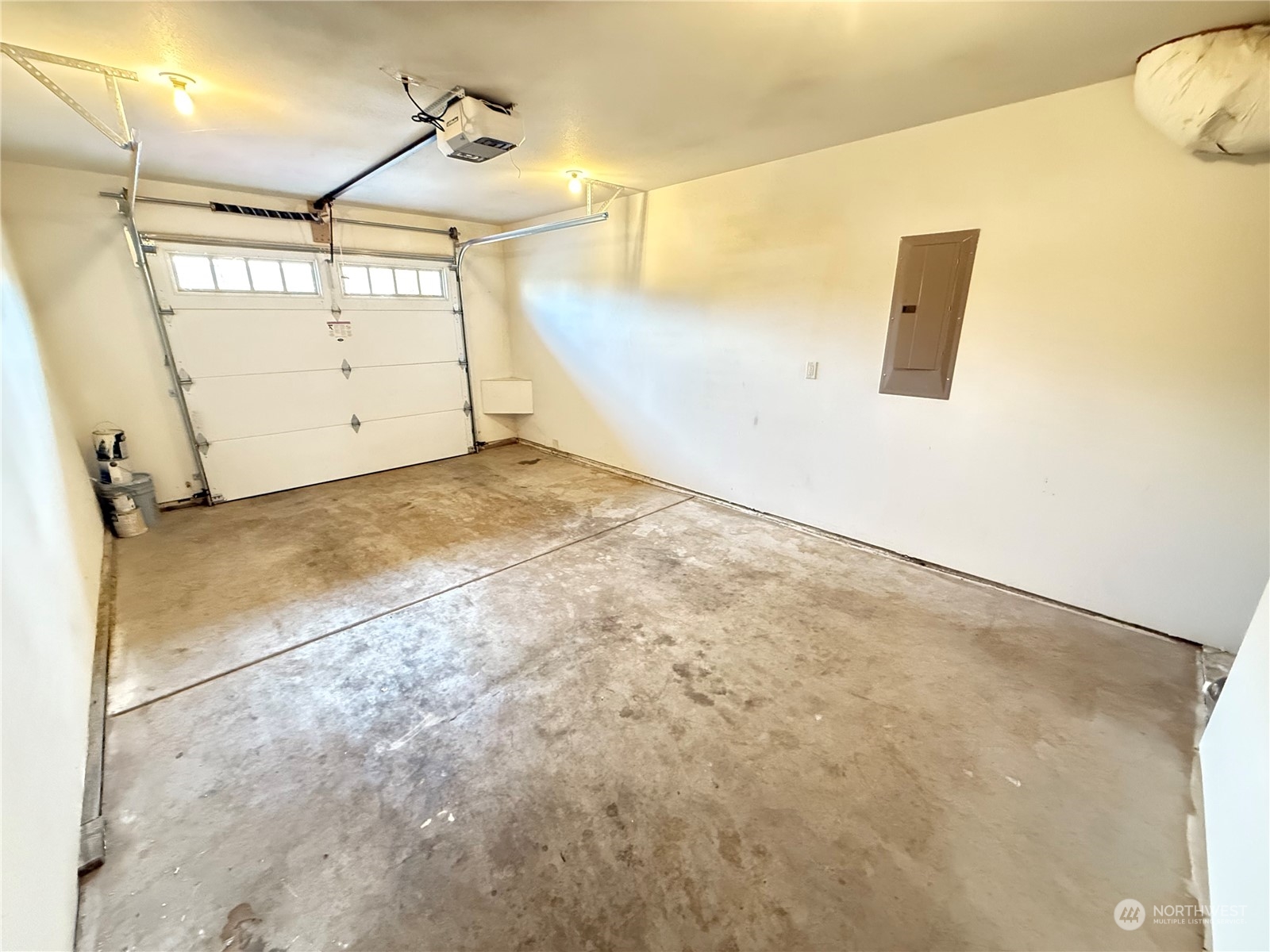 218 E Whitman Drive Property Photo 8