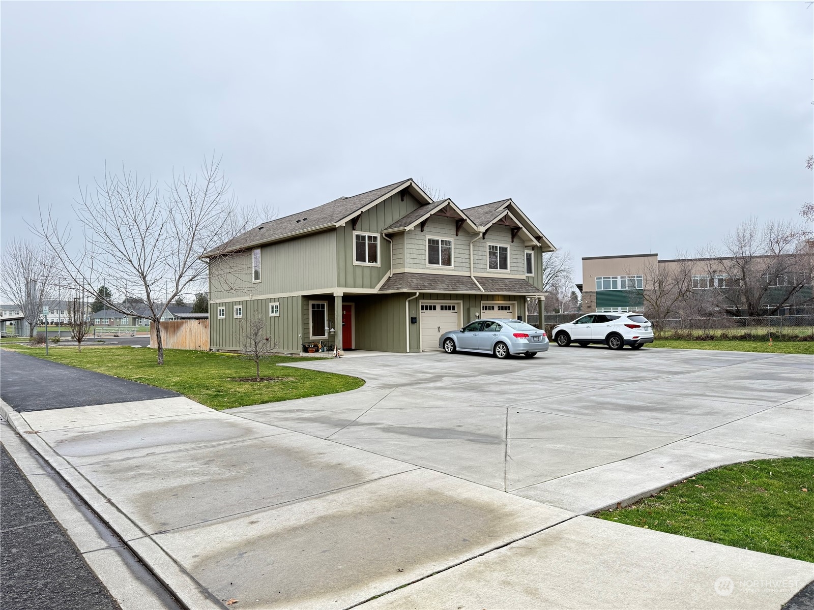 226 E Whitman Drive Property Photo