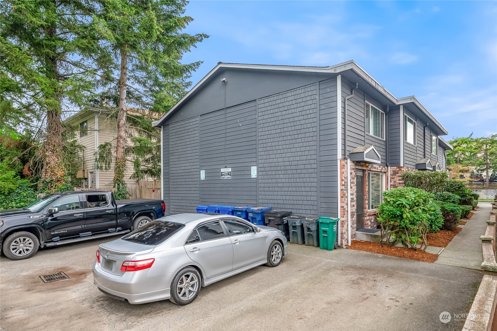 1220 N 137th Street Property Photo 5