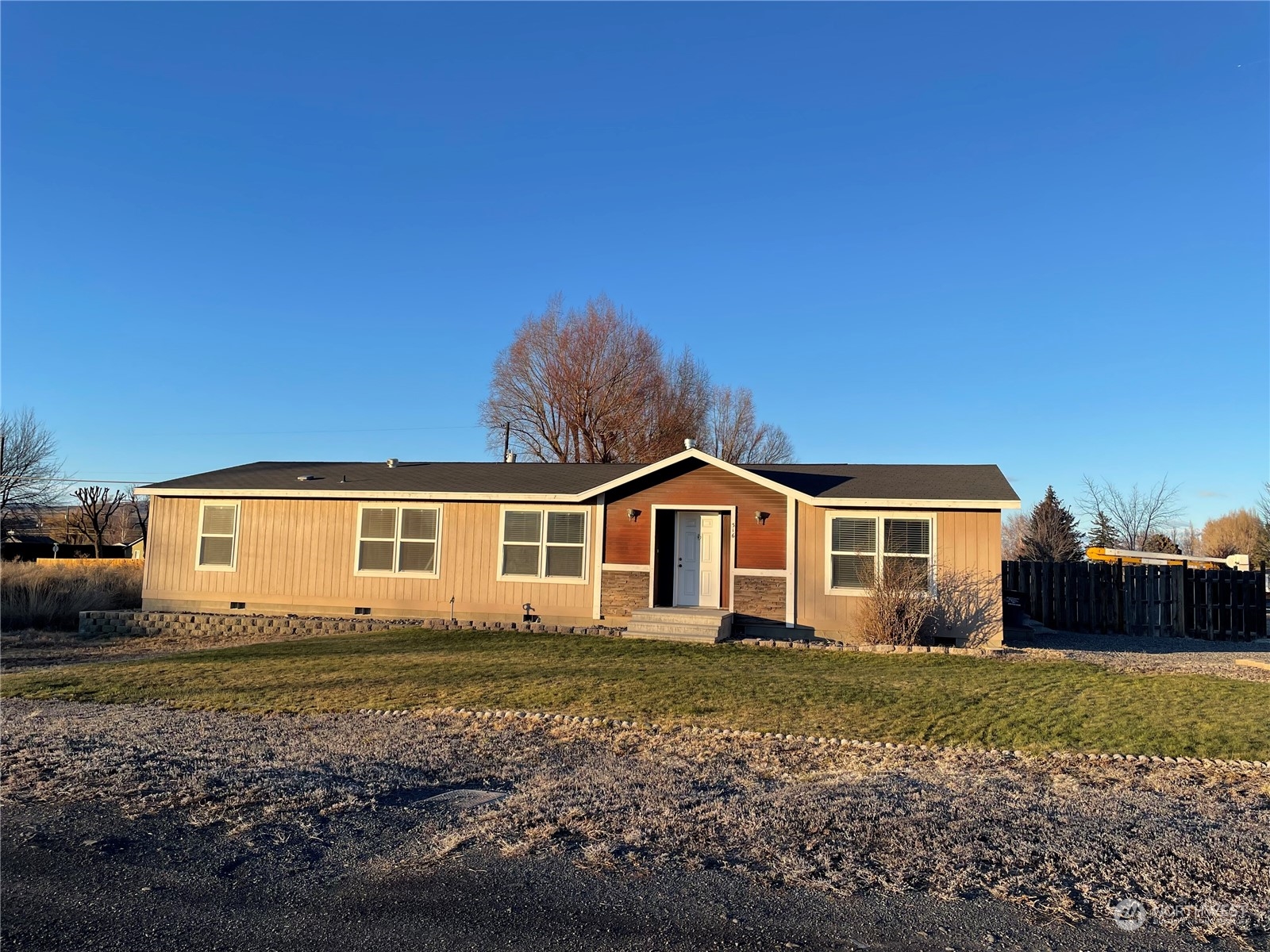 316 E Locust Street Property Photo