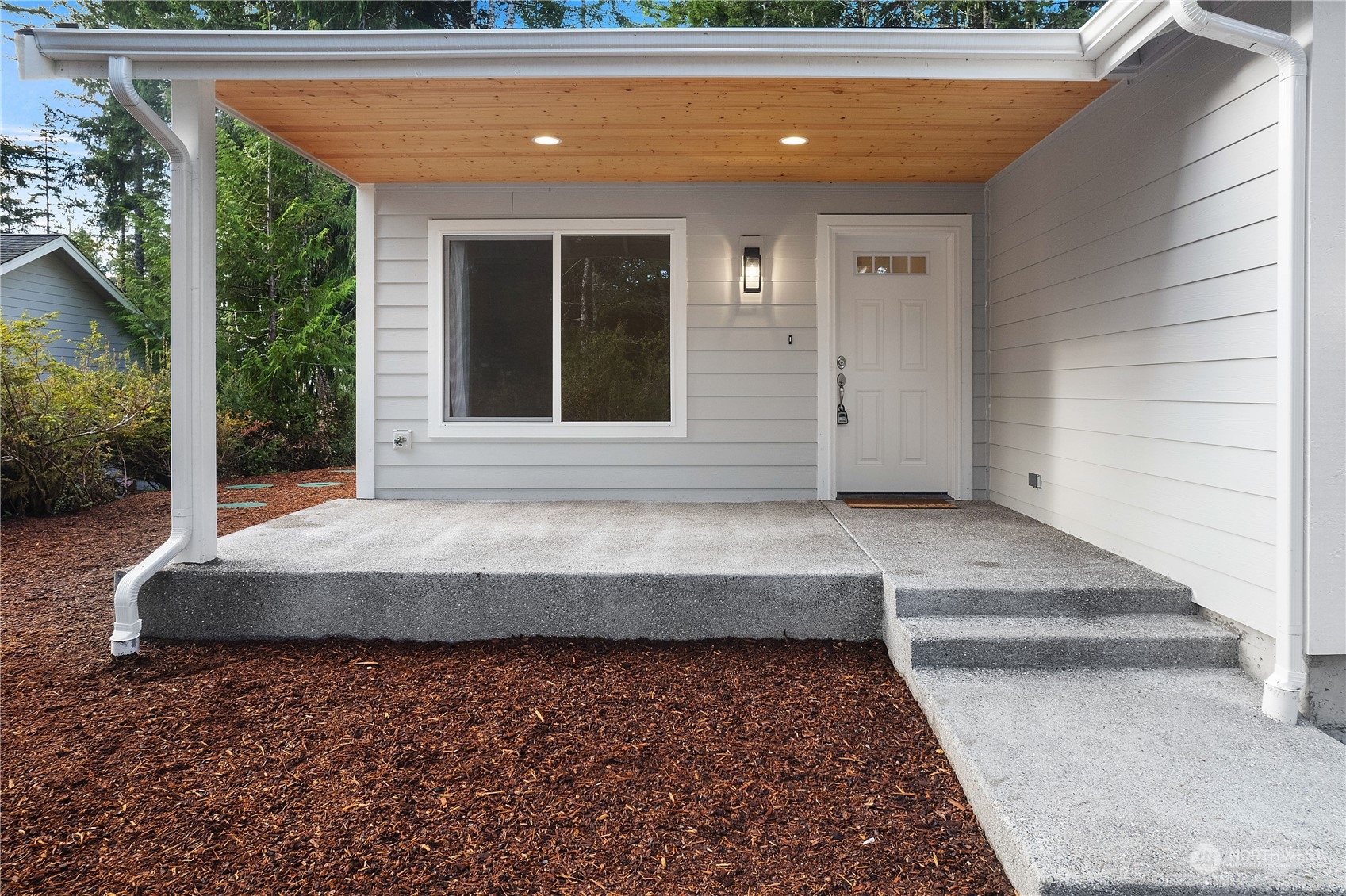 200 E Vine Maple Lane Property Photo 1