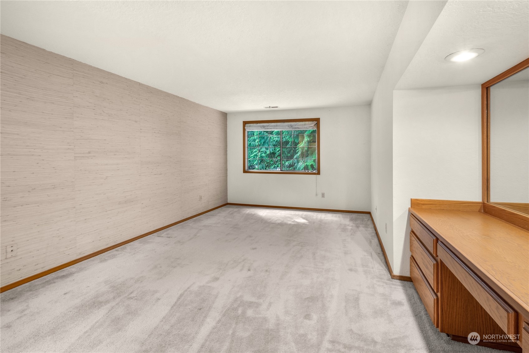 1805 Village Green Drive 2 Property Photo 12