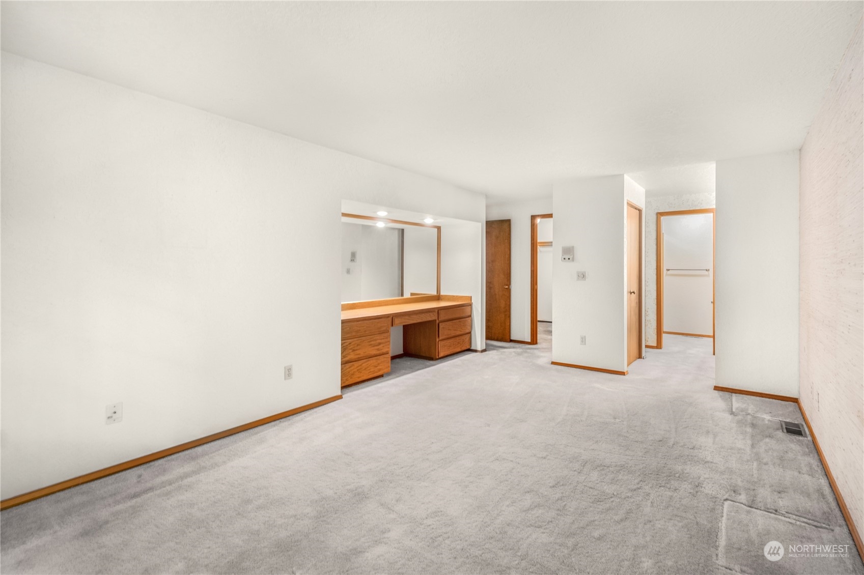 1805 Village Green Drive 2 Property Photo 13