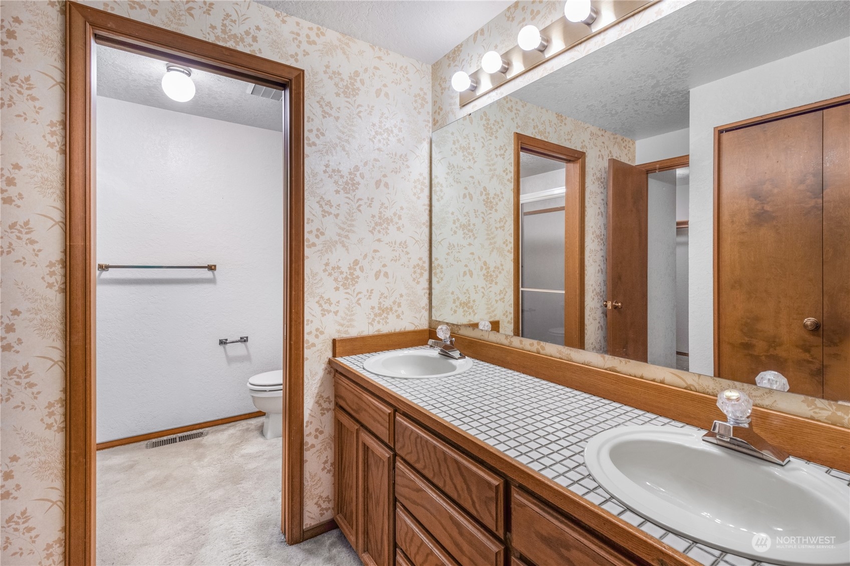 1805 Village Green Drive 2 Property Photo 14