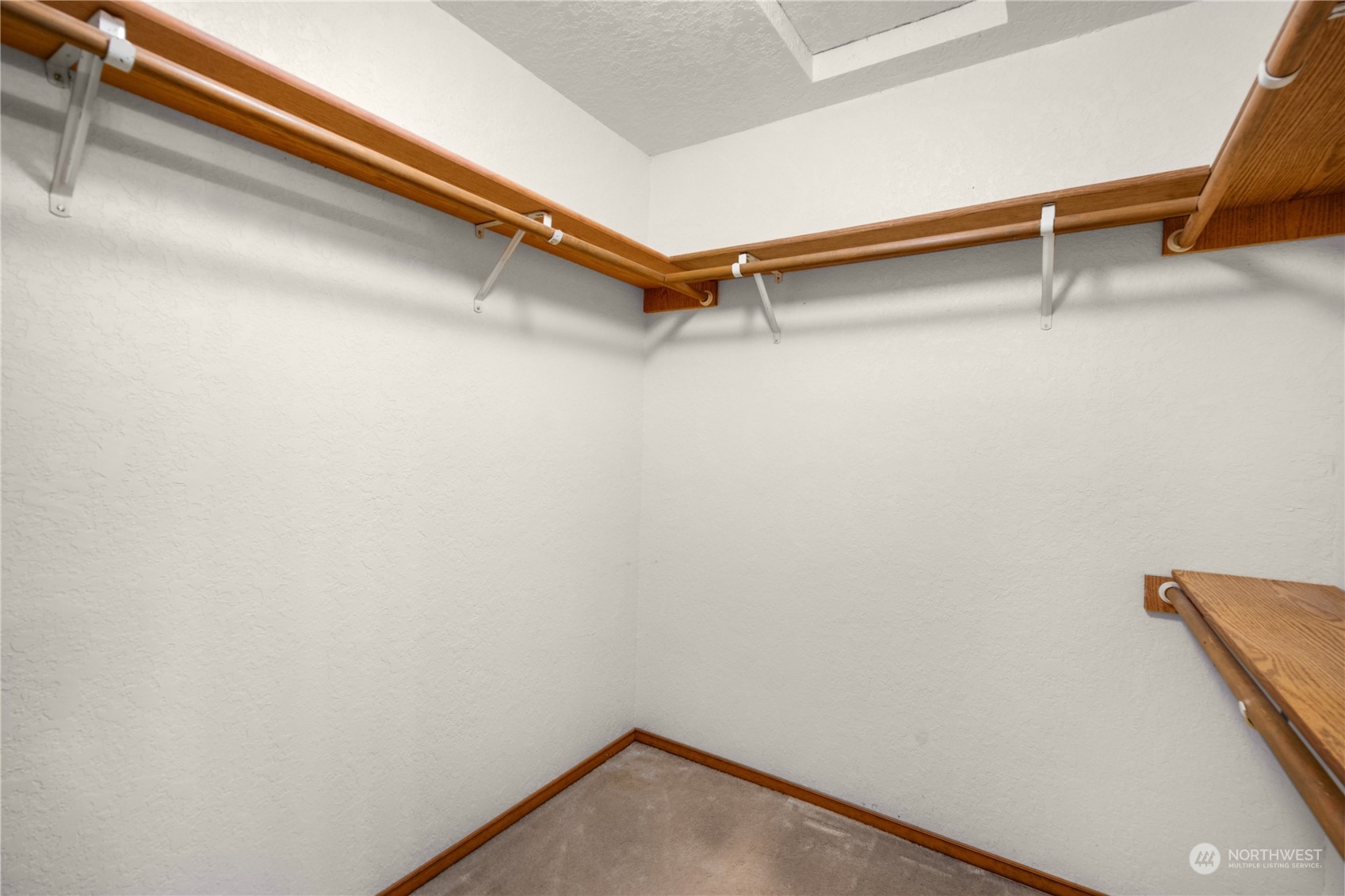 1805 Village Green Drive 2 Property Photo 15