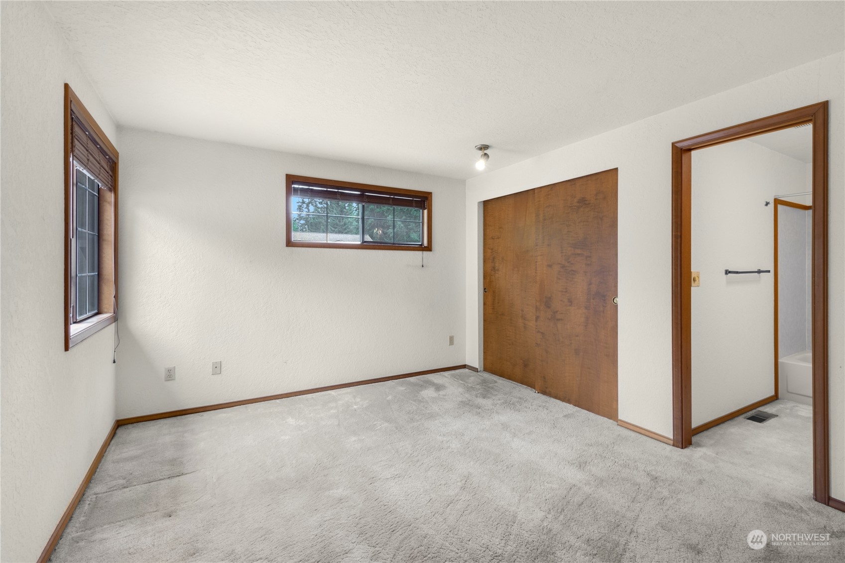 1805 Village Green Drive 2 Property Photo 16