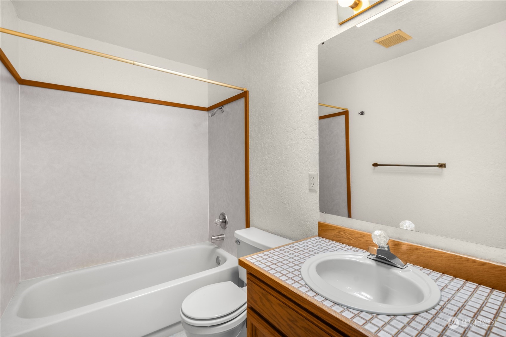 1805 Village Green Drive 2 Property Photo 18