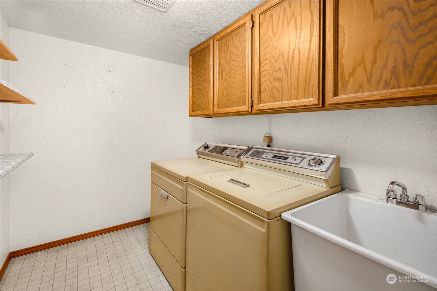 1805 Village Green Drive 2 Property Photo 19