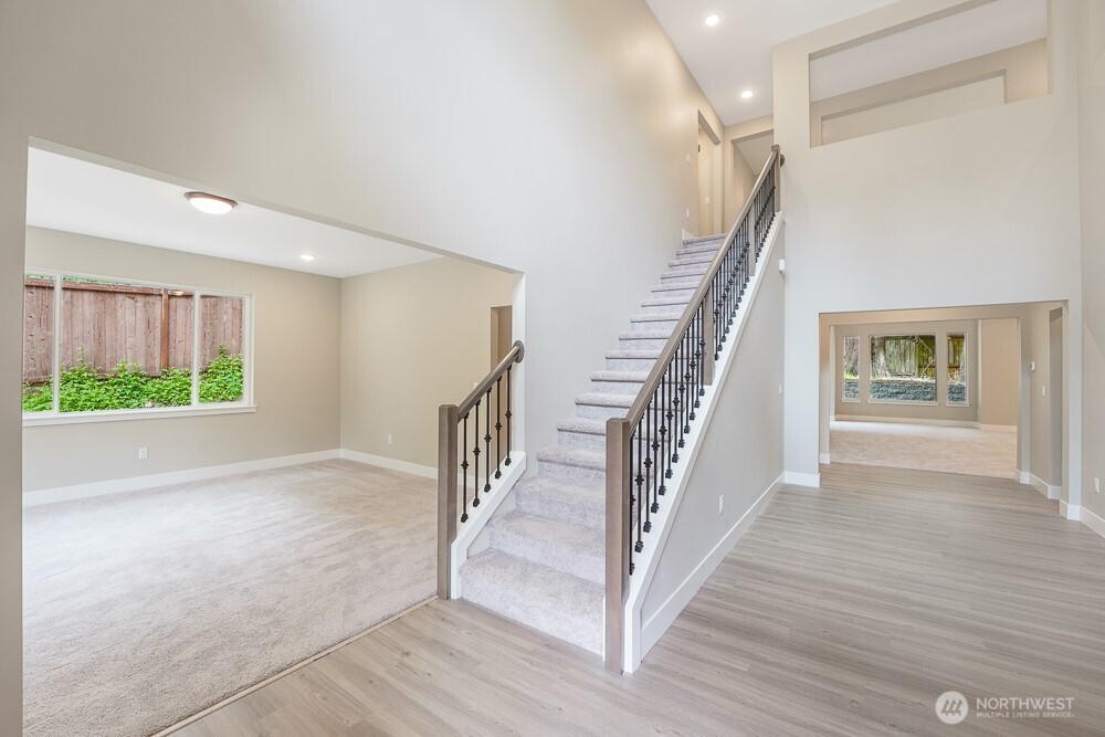 1827 216th Place Property Photo 4