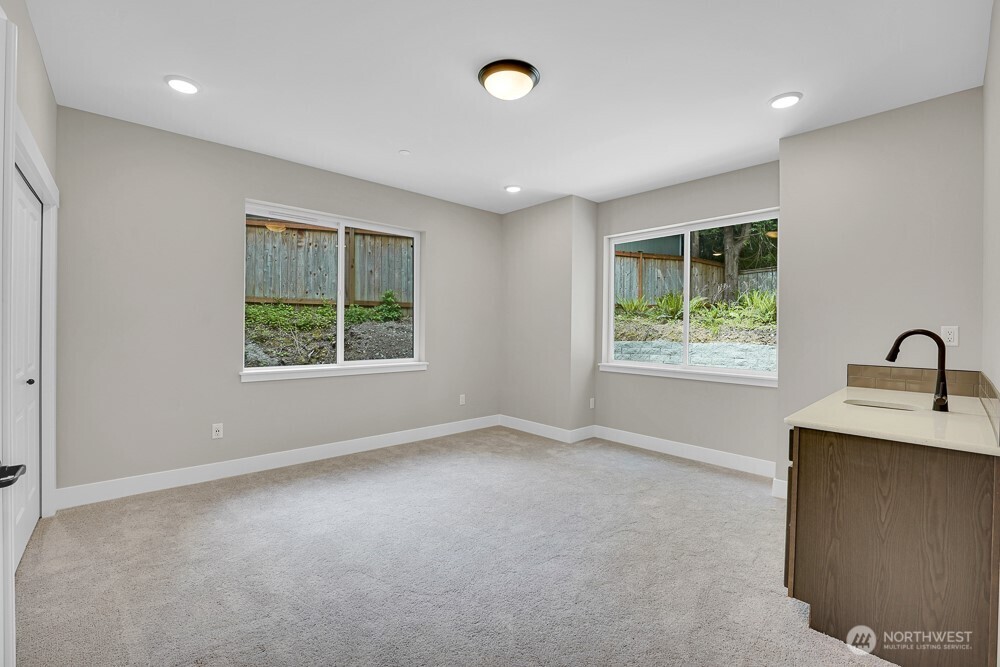1827 216th Place Property Photo 6