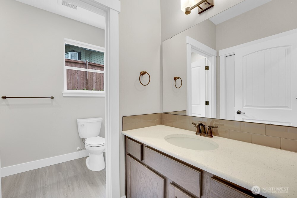 1827 216th Place Property Photo 7