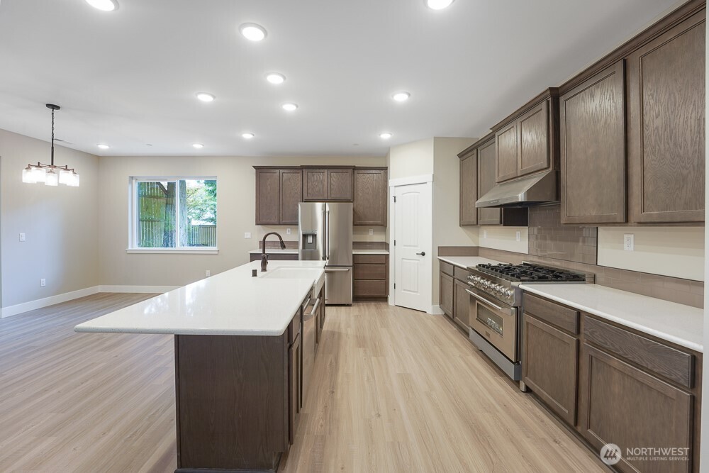 1827 216th Place Property Photo 14