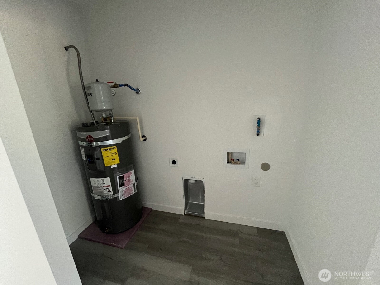 1306 Melbourne Court Property Photo 10