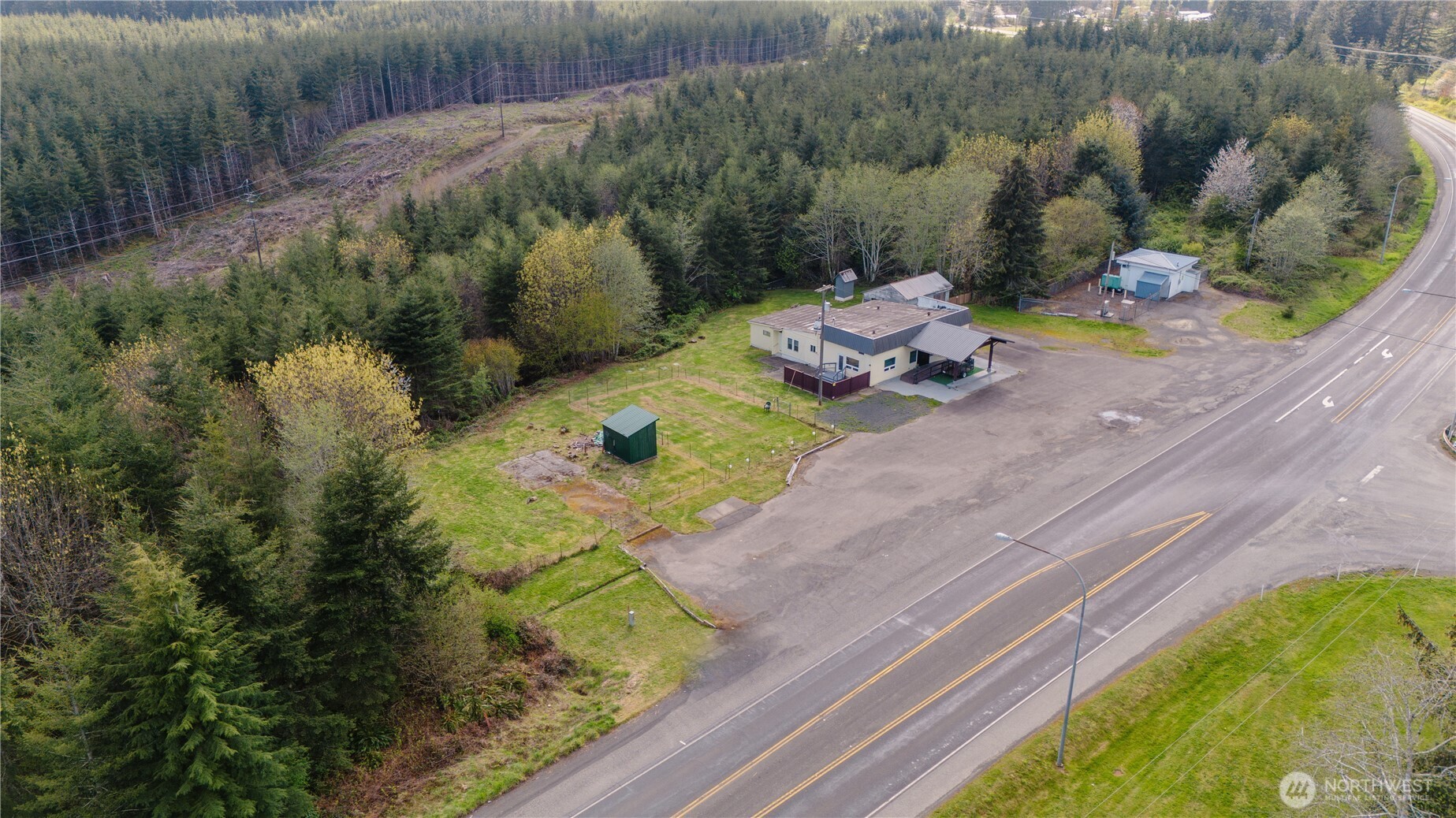 200400 Hwy 101 Highway Property Photo