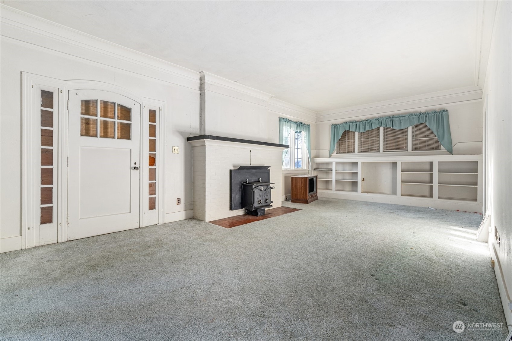 582 S Market Boulevard Property Photo 7