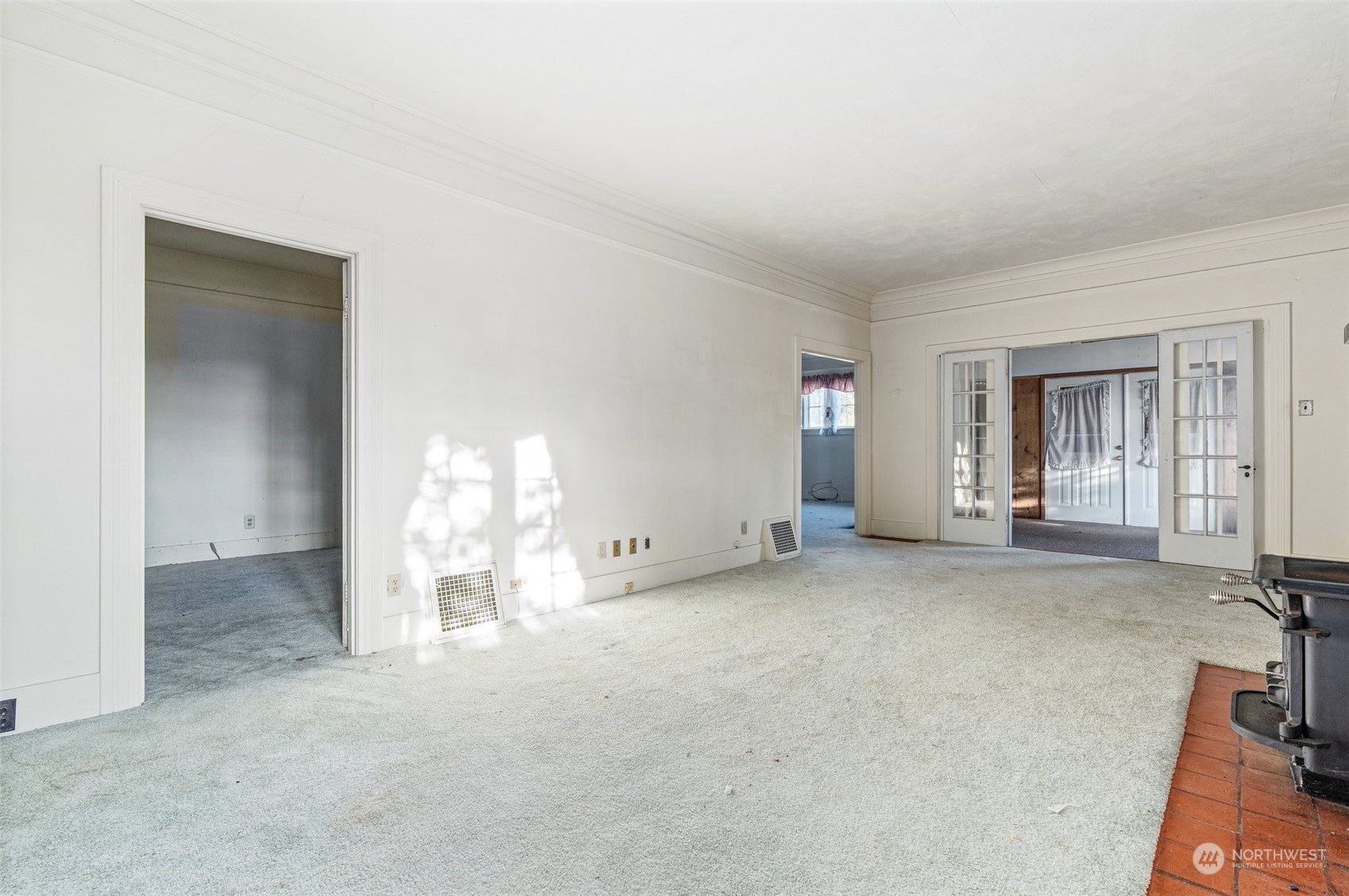 582 S Market Boulevard Property Photo 8