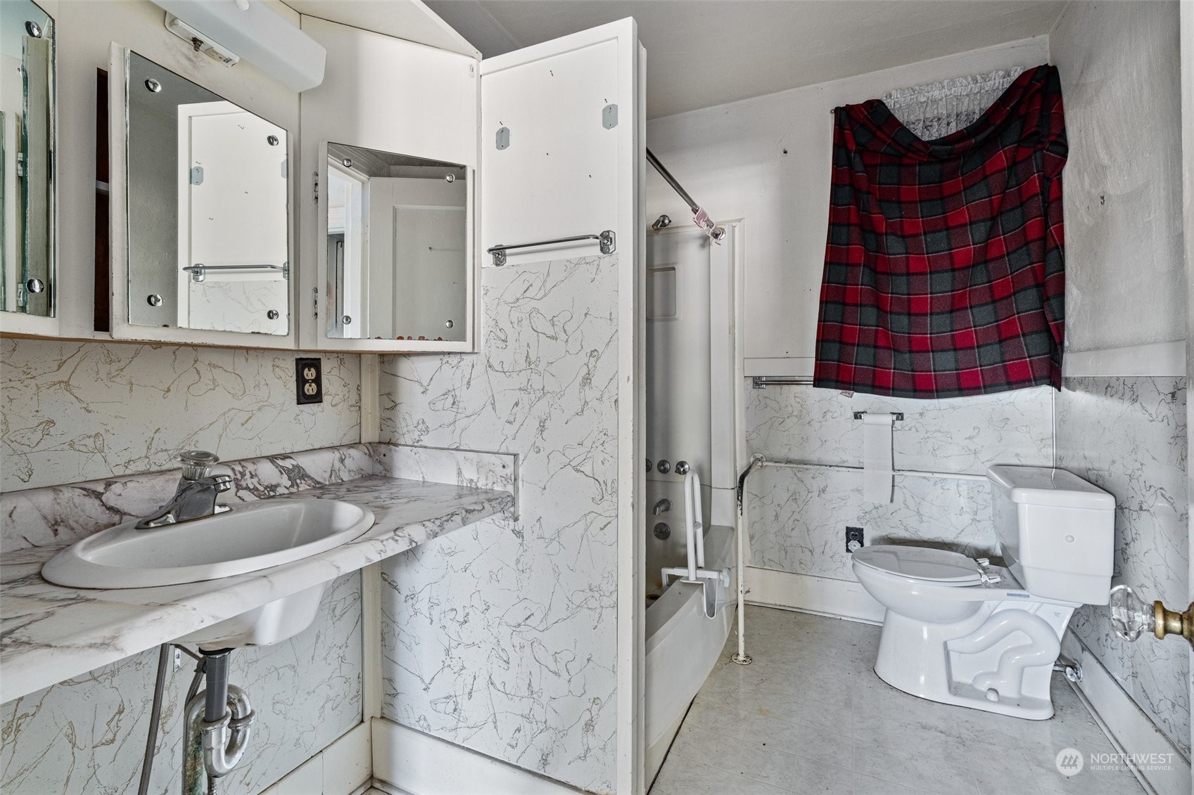 582 S Market Boulevard Property Photo 11
