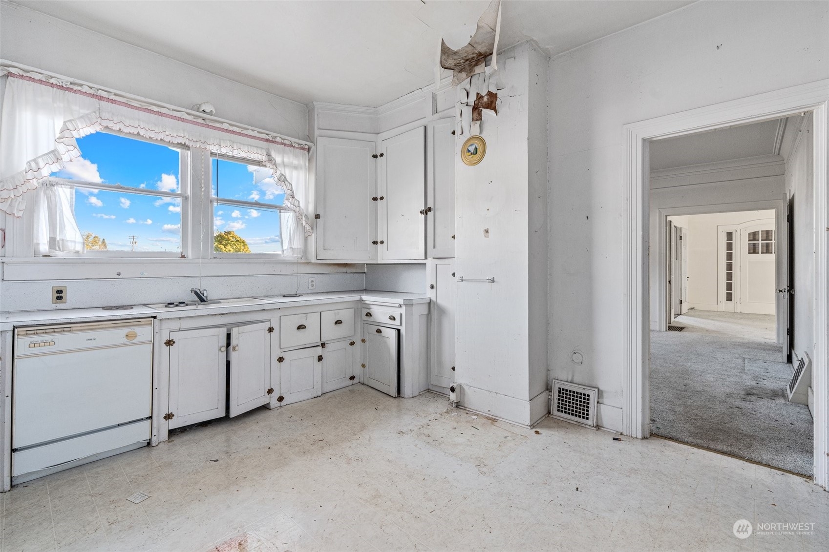 582 S Market Boulevard Property Photo 16