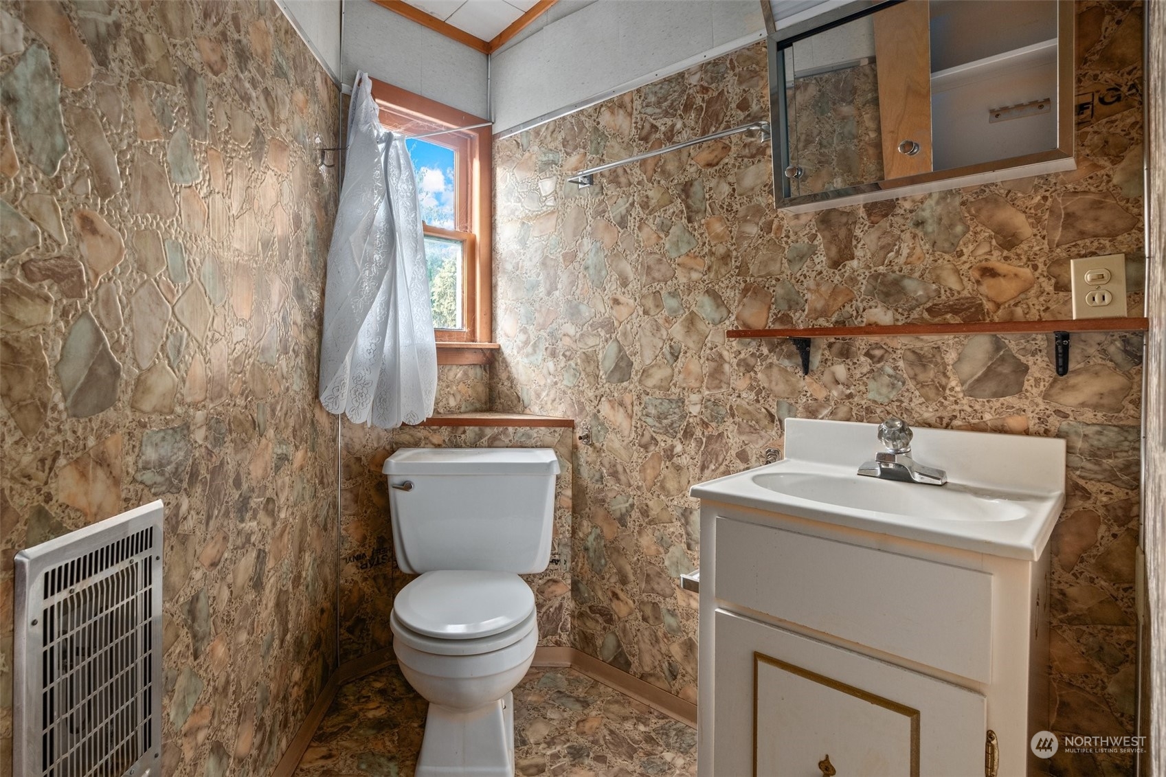 582 S Market Boulevard Property Photo 22