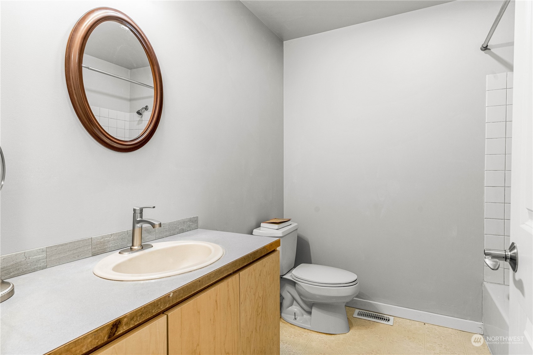 11820 84th Street Property Photo 9