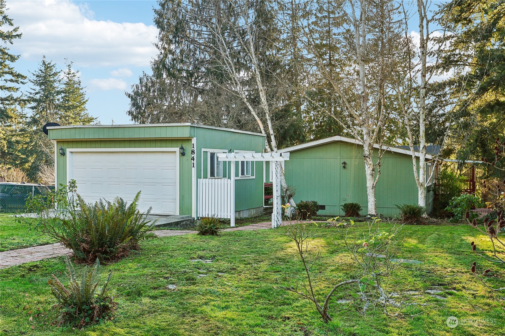 1841 Lake Drive Property Photo