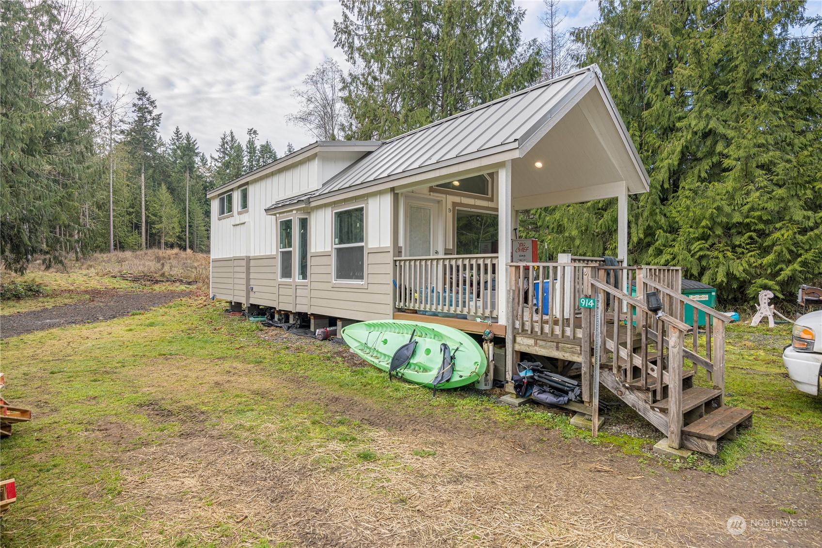 914 Hooker Road Property Photo