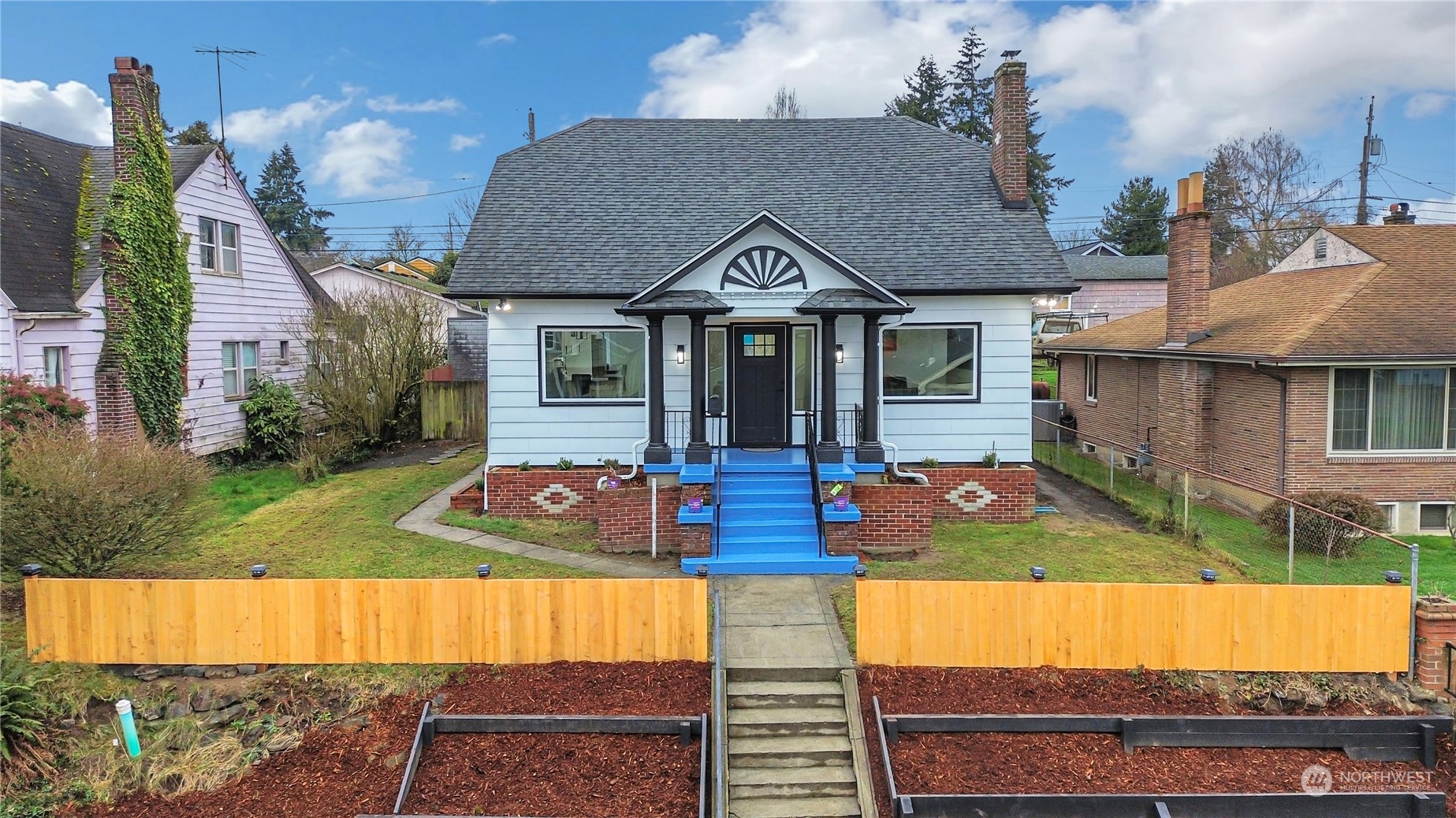 5024 Yakima Avenue Property Photo 1
