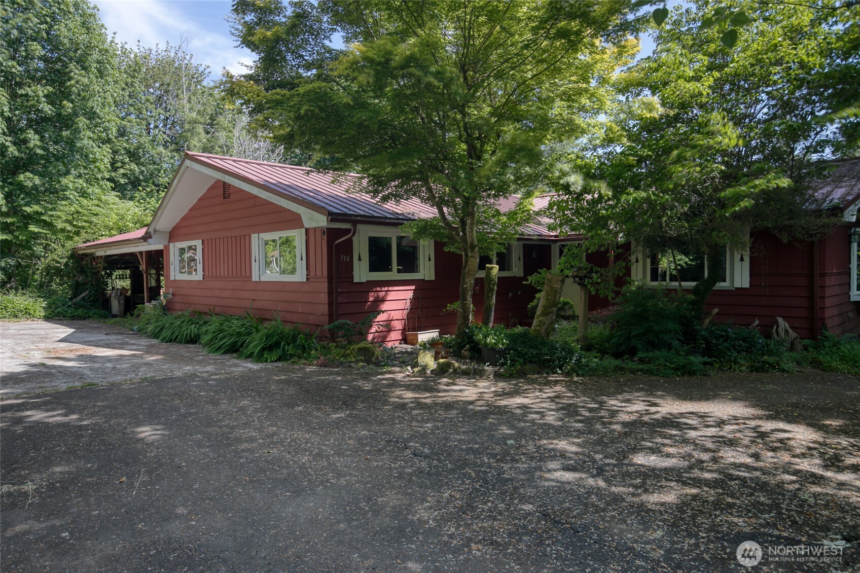 716 Garden Hill Road Property Photo 1