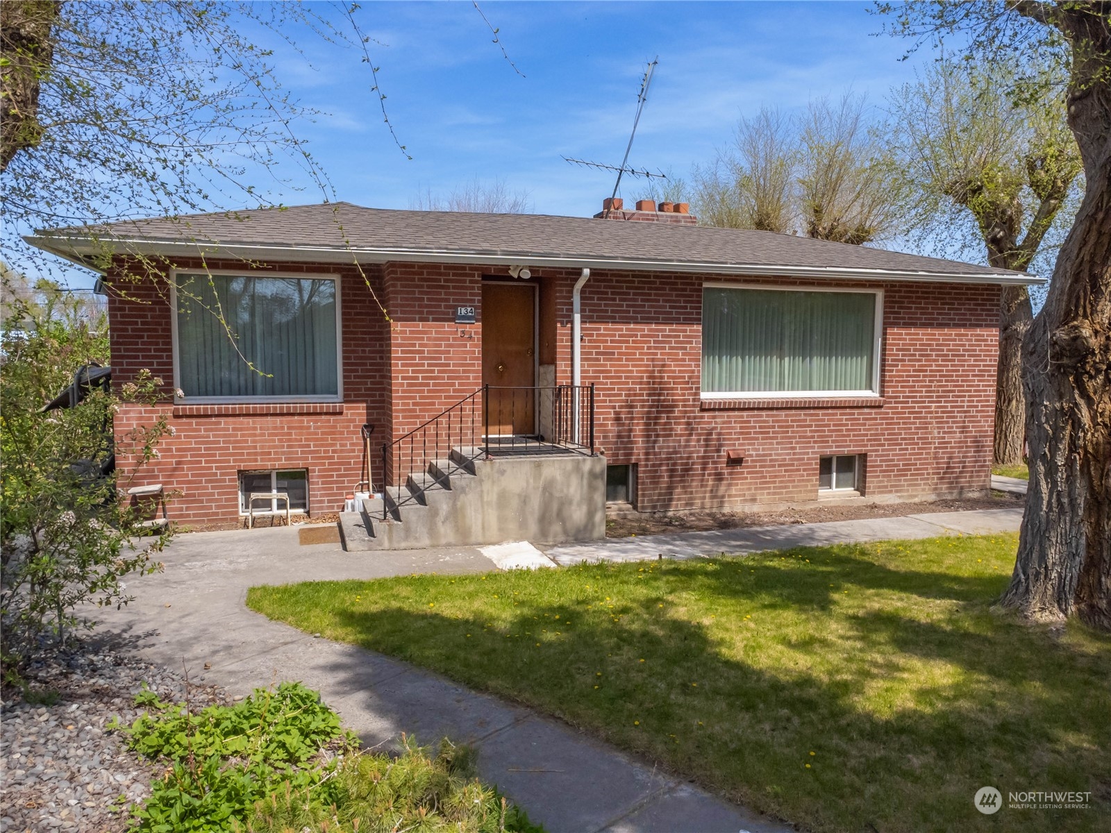 134 4th Avenue Property Photo