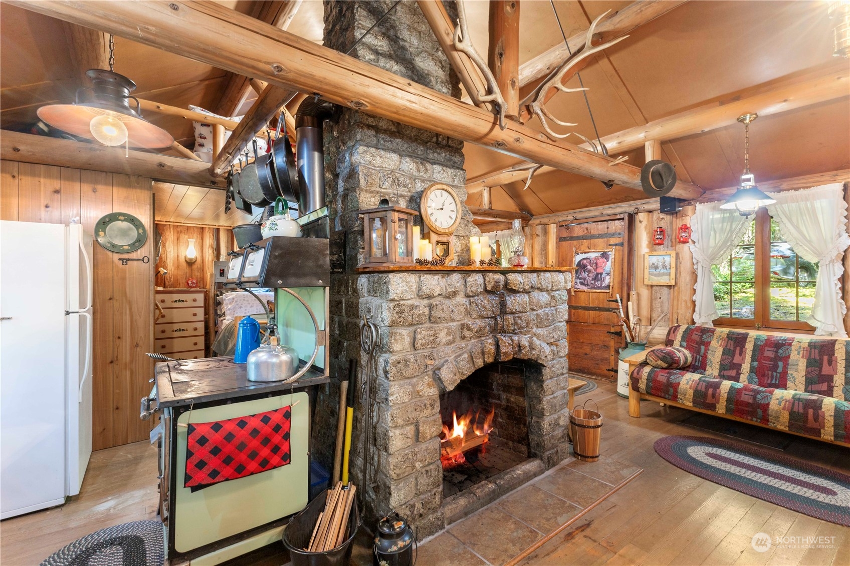 9 The Dalles Property Photo 3