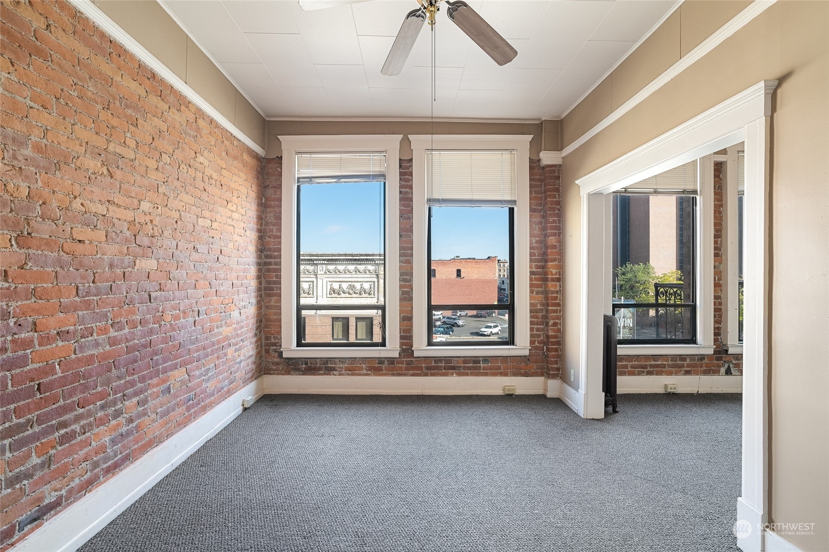 176 S Howard Street Property Photo 13