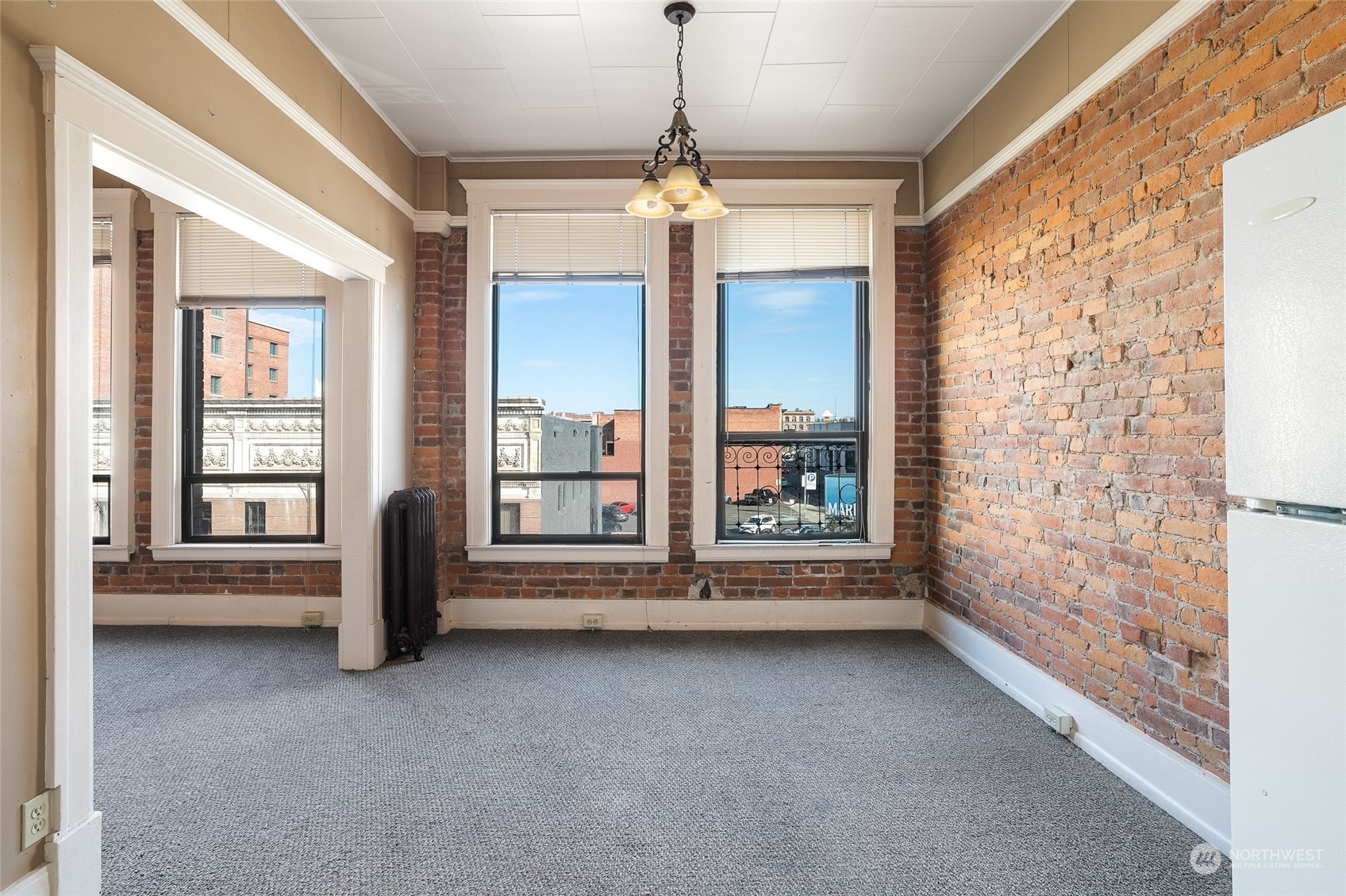 176 S Howard Street Property Photo 15