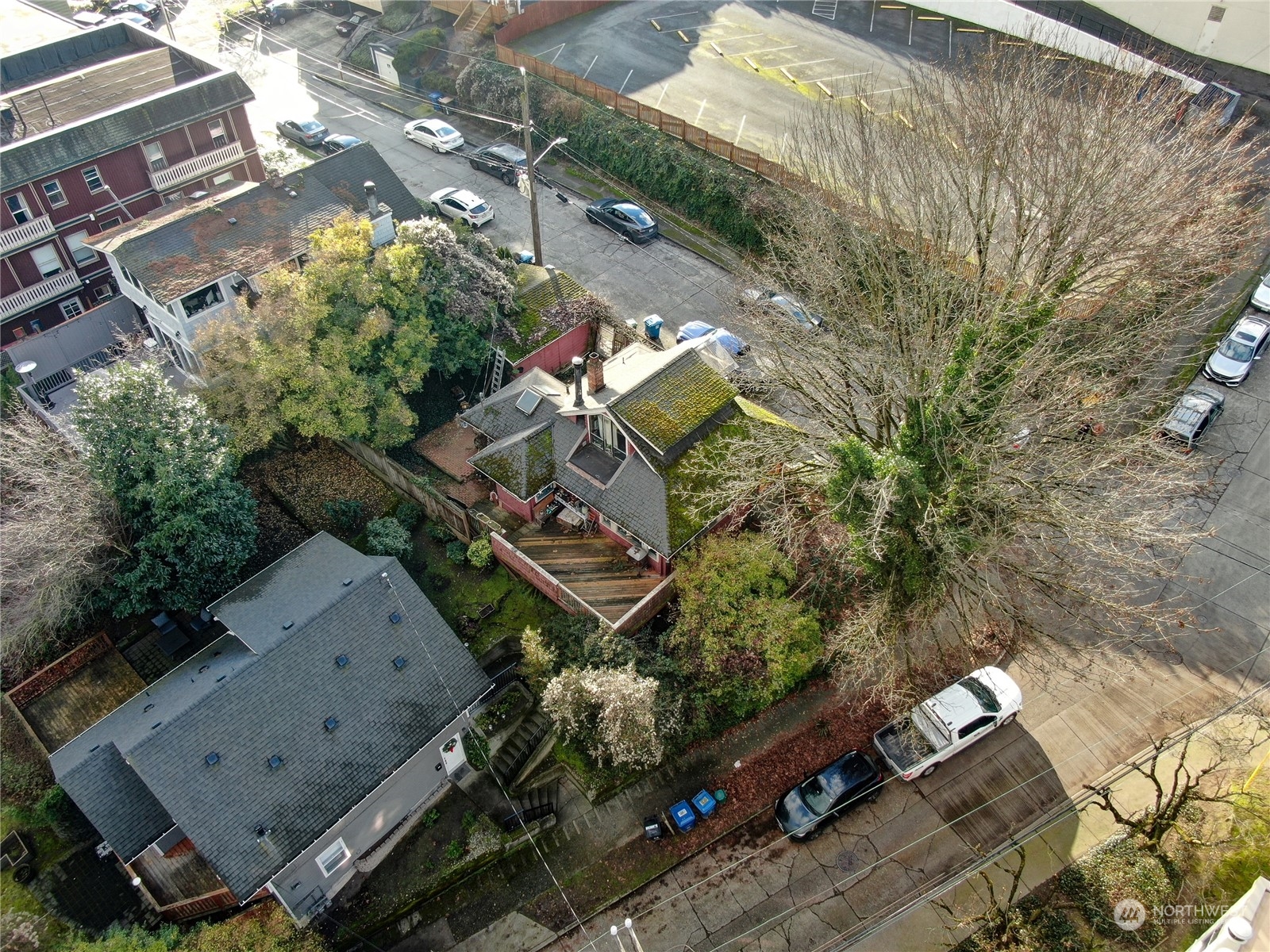 801 Newton Street Property Photo 4