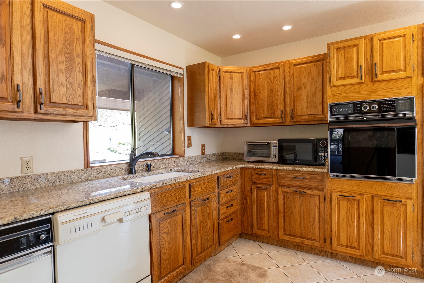 1700 Country Club Drive Property Photo 12
