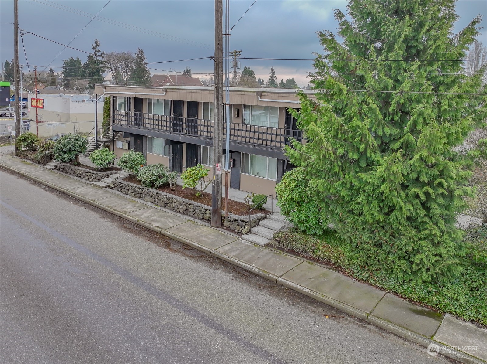 5601 S Thompson Avenue Property Photo 4